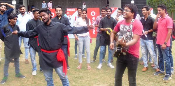 Vodafone creates awareness on ‘Absolute Safety Rules’ and spreads the message of ‘No smoking and No Alcohol’ amongst students